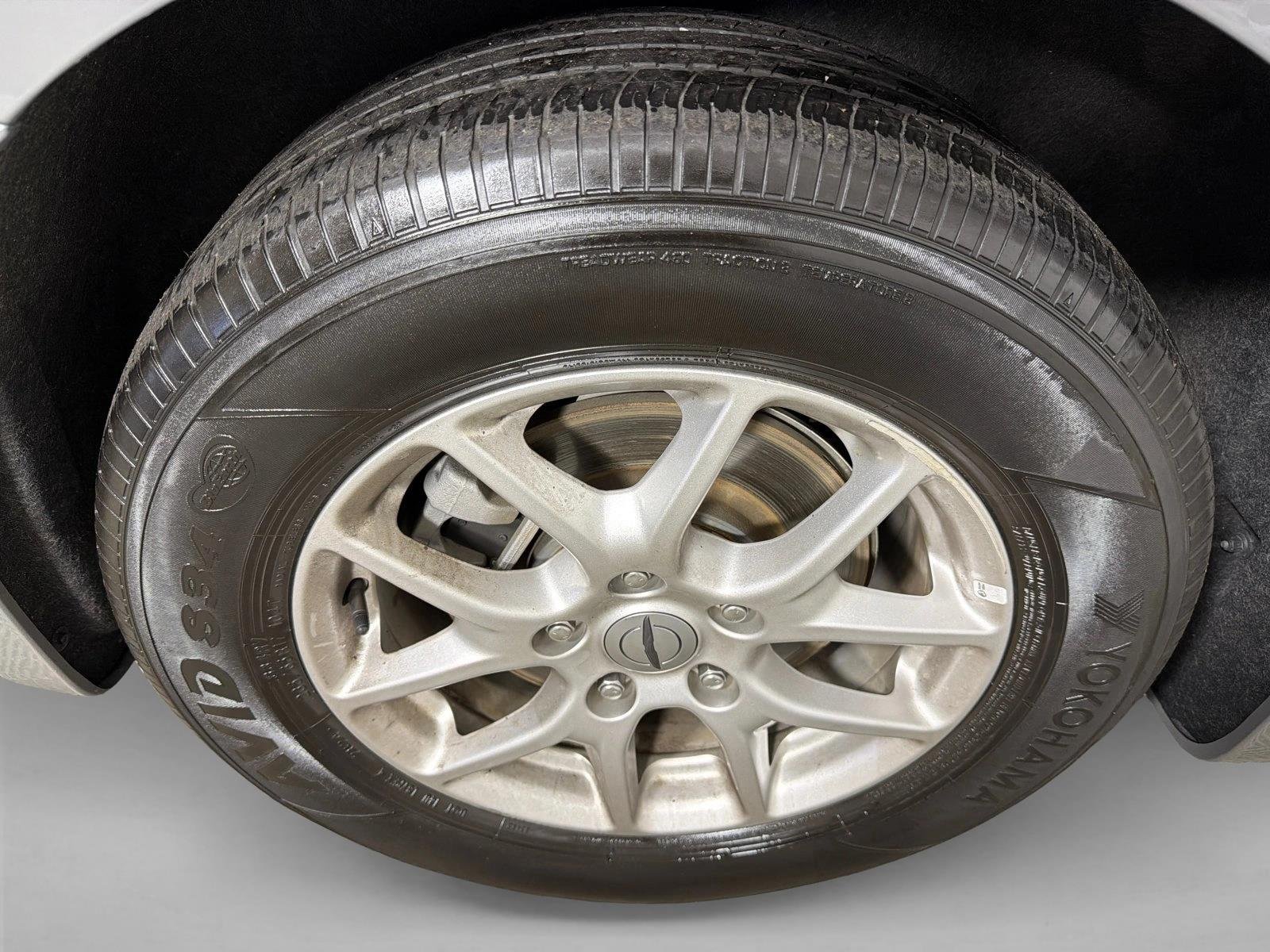 Used 2025 Ceramic Gray Clearcoat Chrysler Select image 16