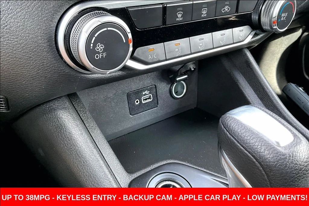 Used 2022 White Nissan S image 19