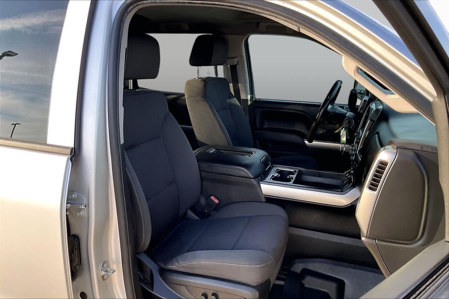 Used 2018 Silver Ice Metallic Chevrolet LT image 8
