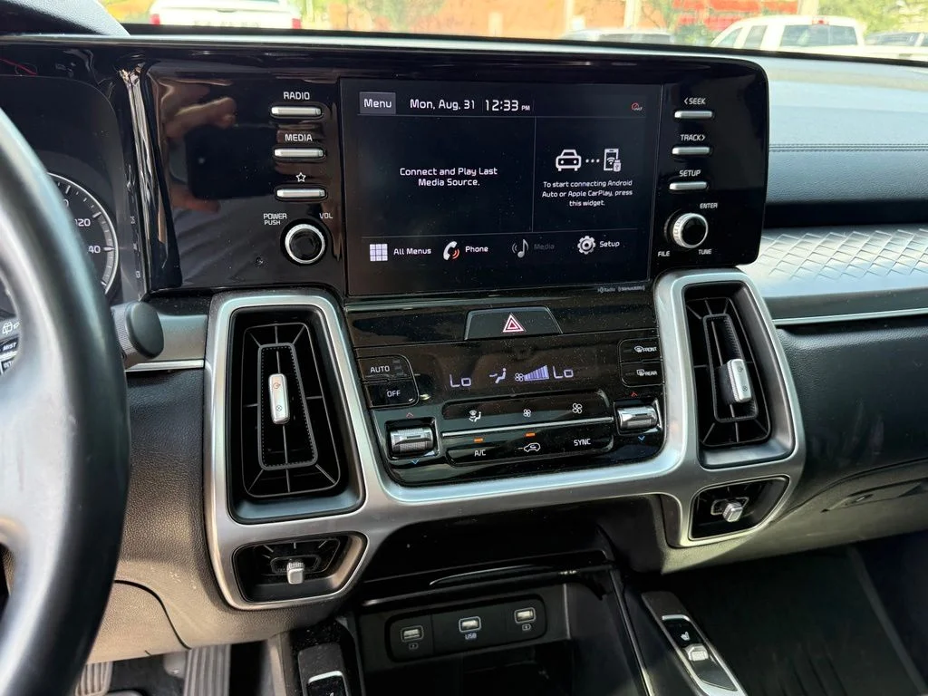 Used 2021 Black Kia S image 19