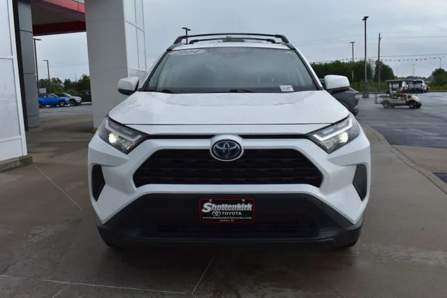 Used 2024 White Toyota XLE image 3