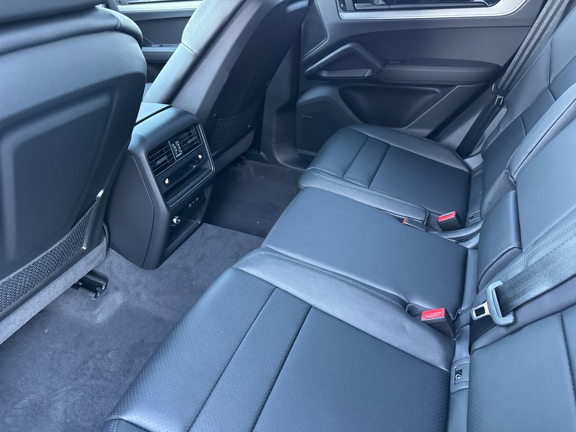 New 2026 Vanadium Grey Metallic Porsche Cayenne (AWD) image 14