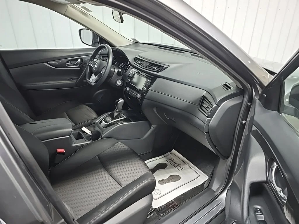 Used 2018 Gray Nissan S image 15