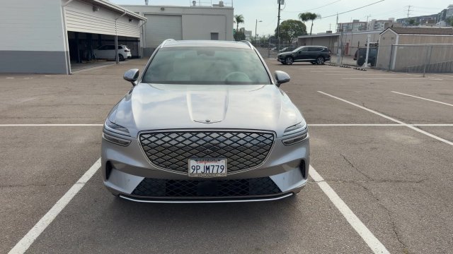 Certified Used 2025 Silver Genesis Advanced image 4
