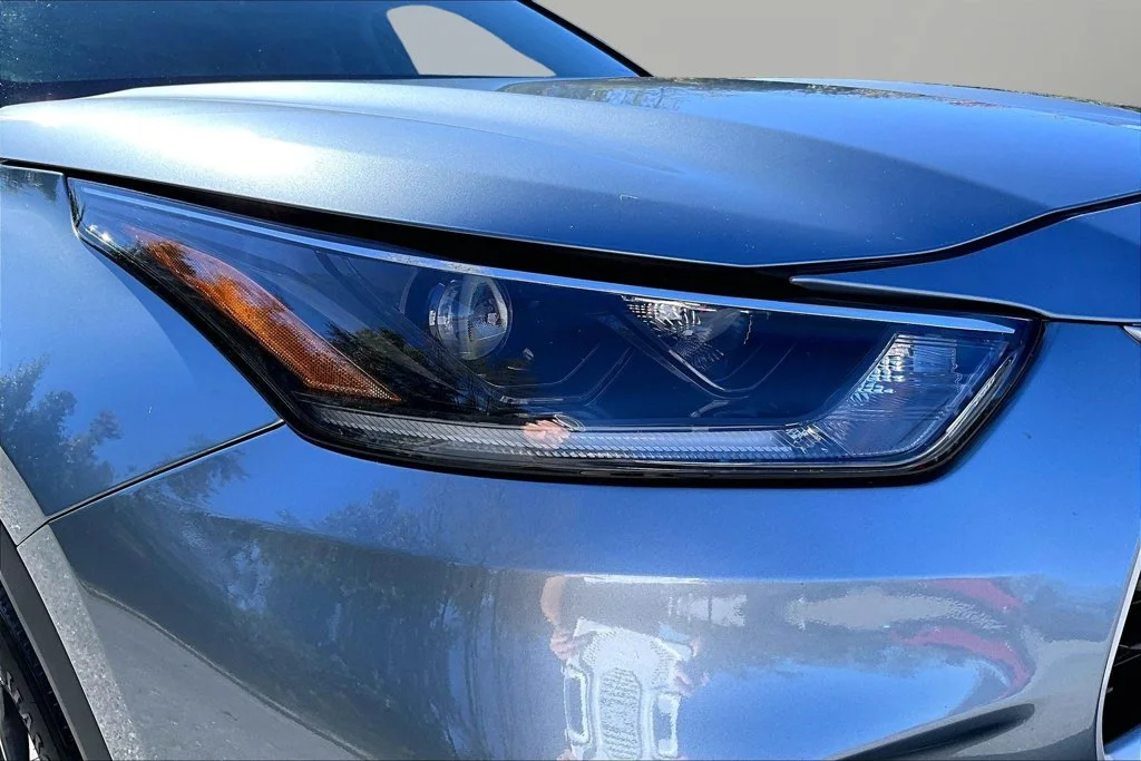 Used 2021 Silver Toyota XLE image 38
