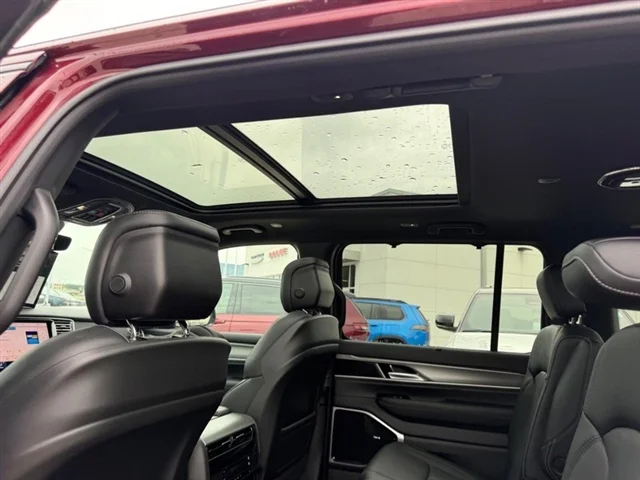New 2026 Velvet Red Pearl-Coat Exterior Paint Jeep Limited Reserve image 12