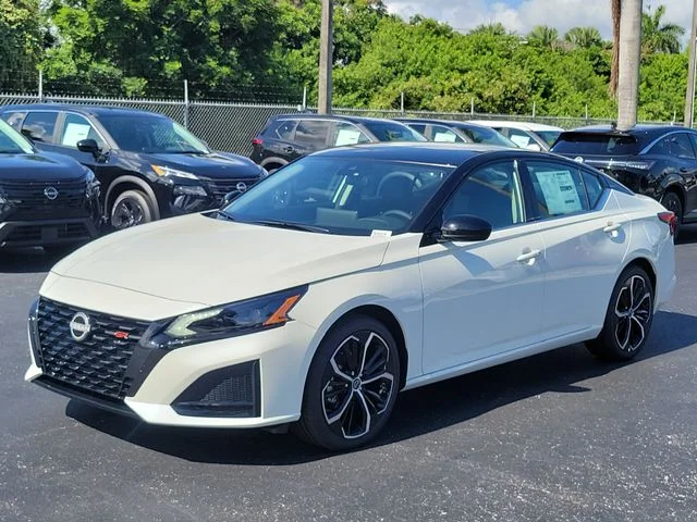 New 2026 Pearl White TriCoat / Super Black Two-tone Nissan SR image 32