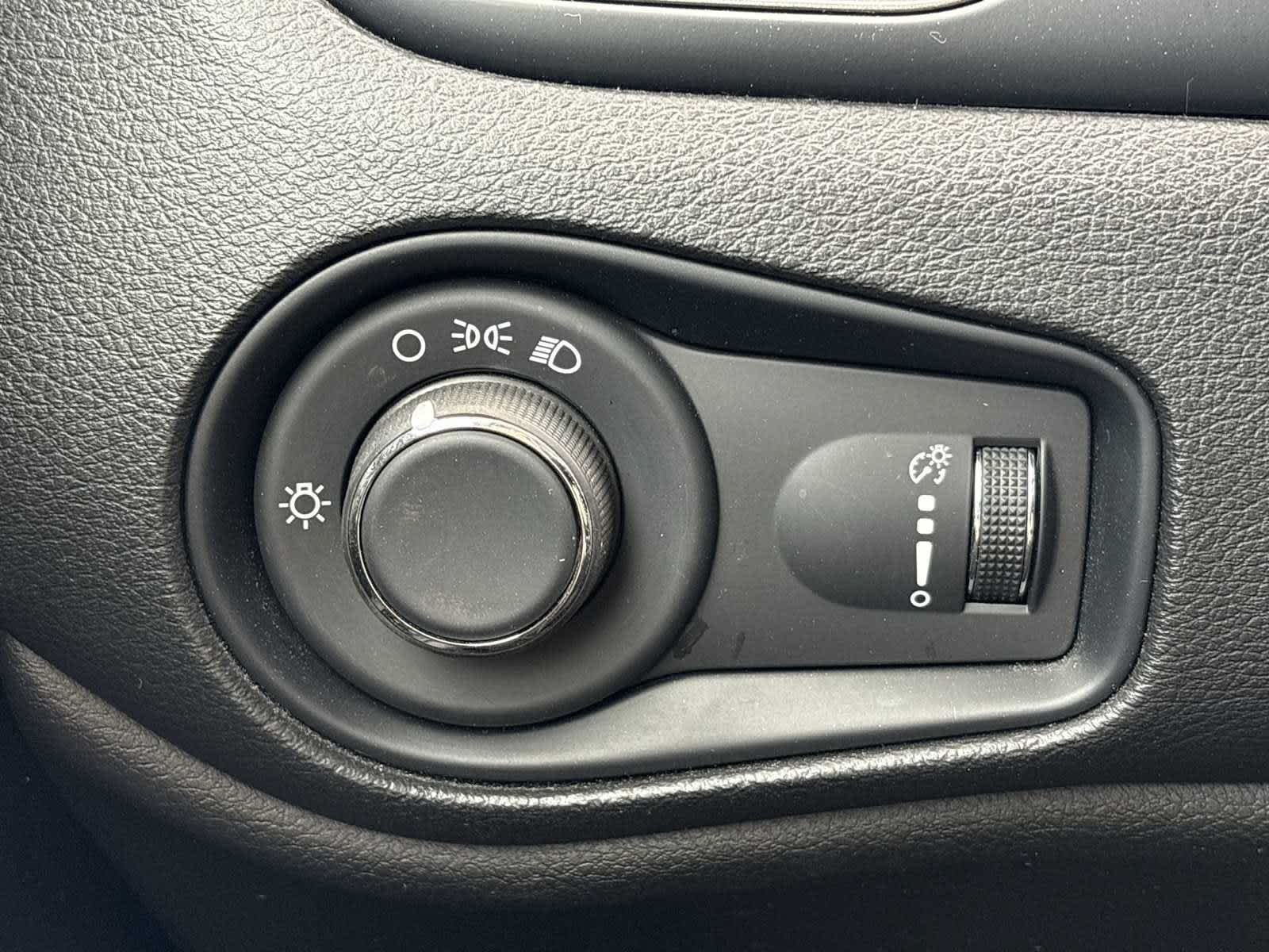 Used 2023 Graphite Gray Jeep Latitude image 23