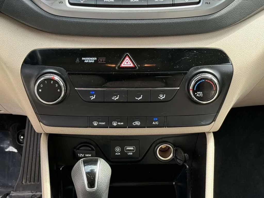 Used 2016 Red Hyundai SE image 19