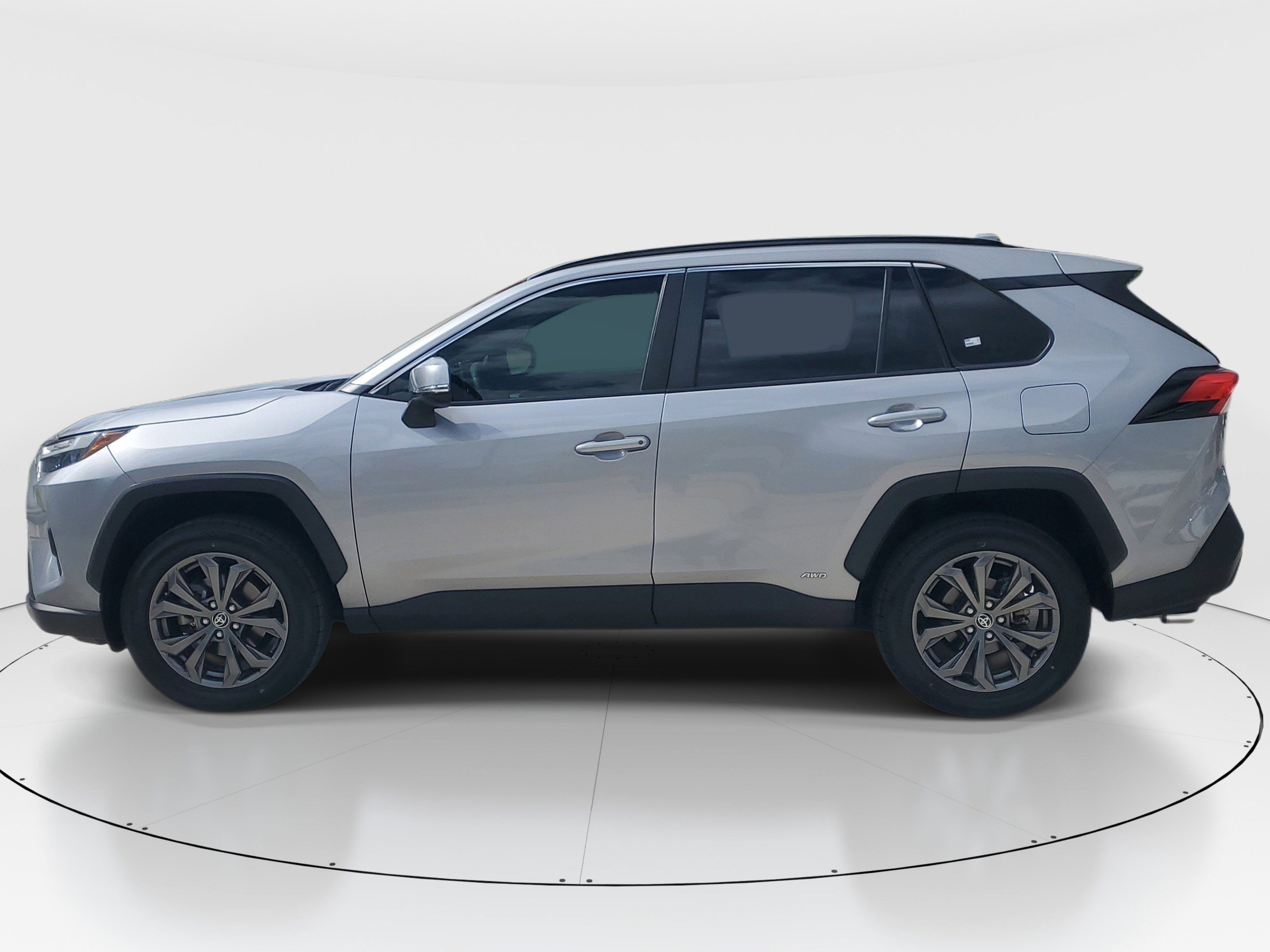 Certified Used 2024 Silver Sky Metallic Toyota Hybrid XLE Premium image 6