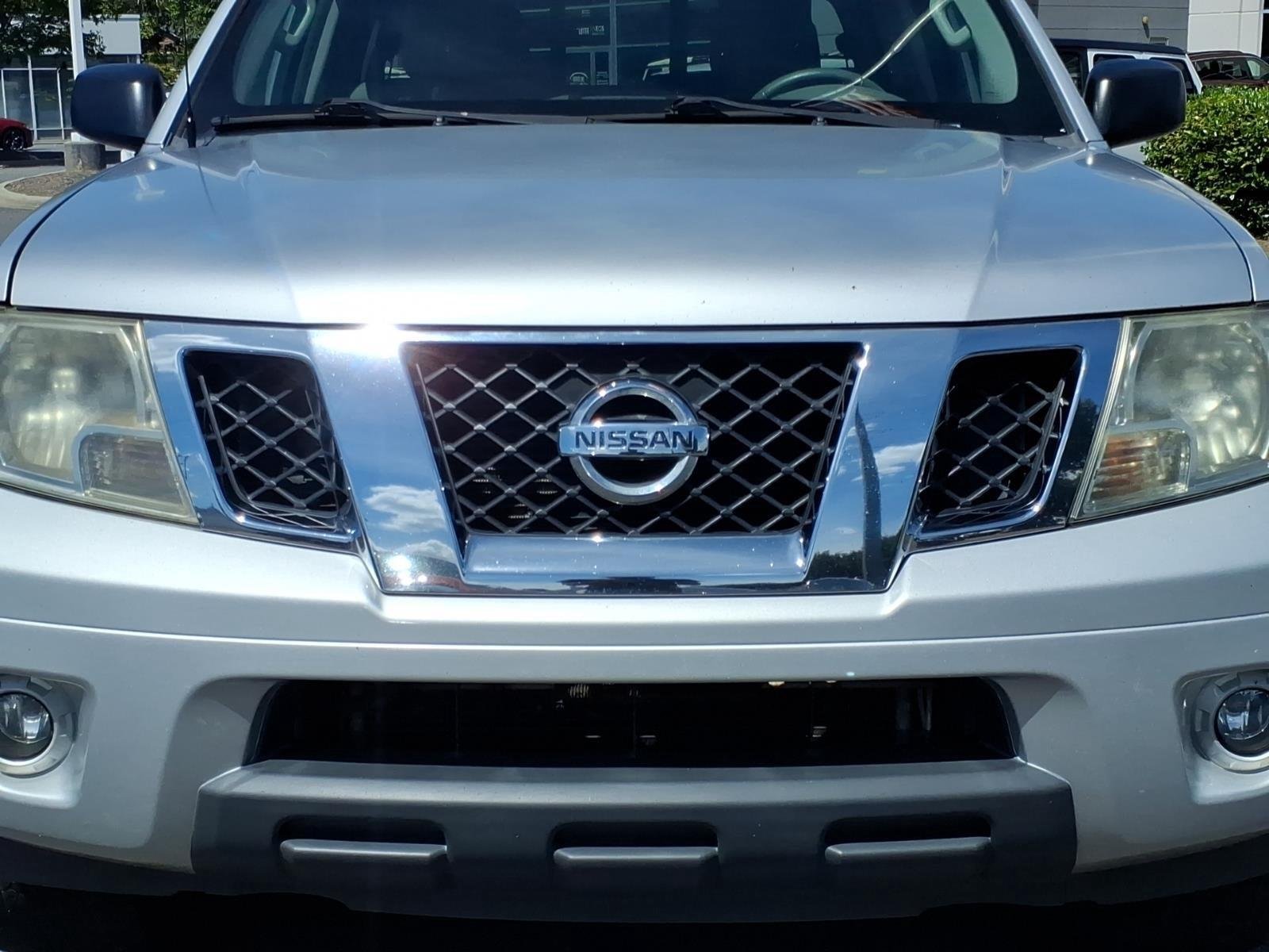 Used 2015 Brilliant Silver Nissan SV image 13