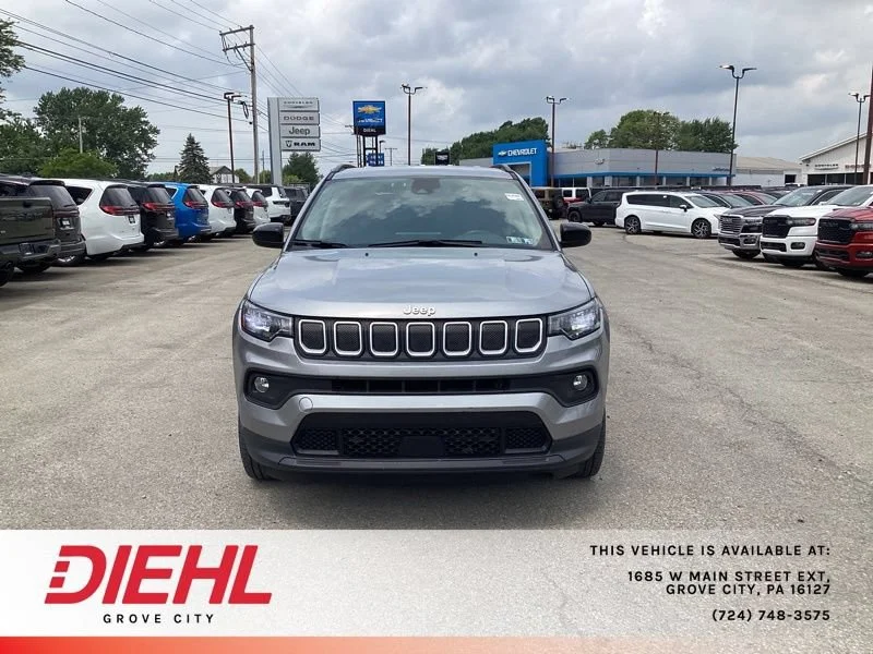 Used 2022 Jeep Compass Latitude Lux with VIN 3C4NJDFB9NT109098 for sale in Grove City, PA