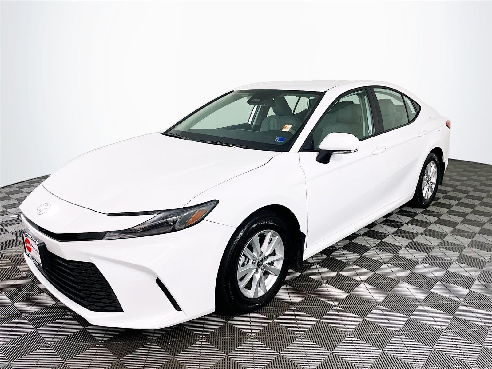 Used 2025 Ice Cap Toyota LE image 3