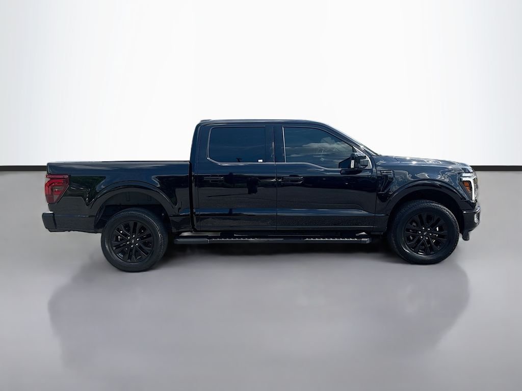 Used 2024  Ford Lariat image 2