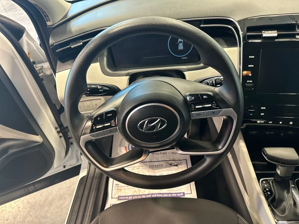 Used 2024 White Hyundai SEL image 23