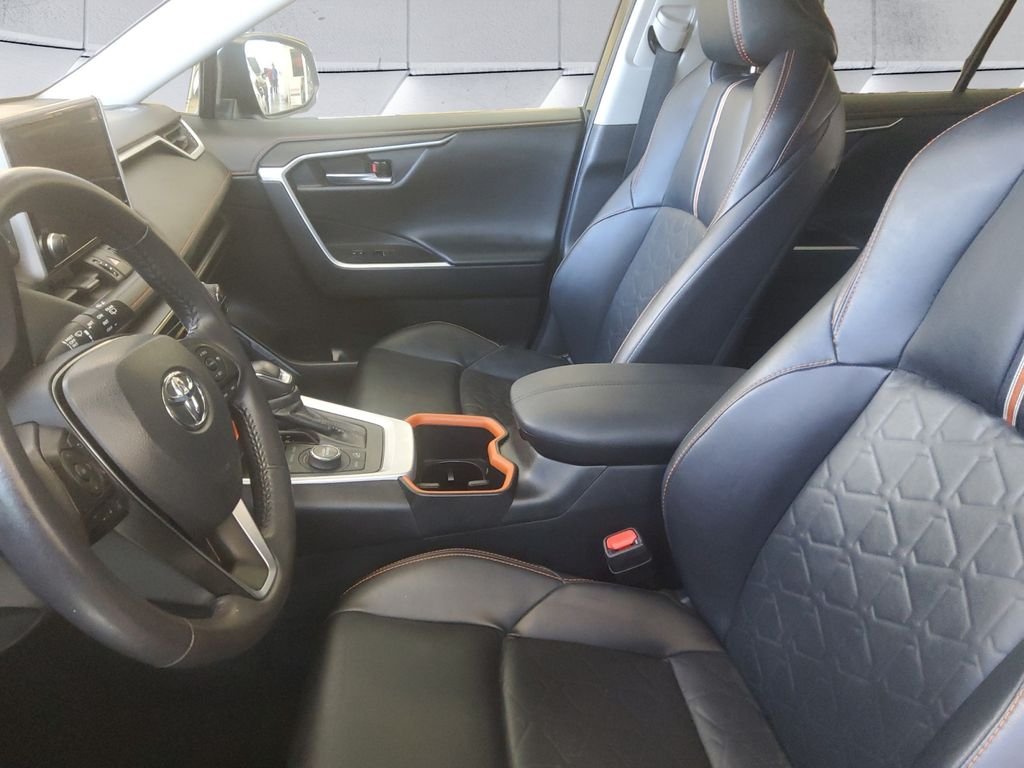 Used 2024  Toyota Adventure image 7