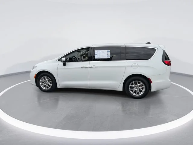 Used 2023 White Chrysler Touring L image 5