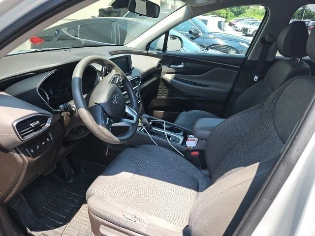 Used 2019 Silver Hyundai SE image 4