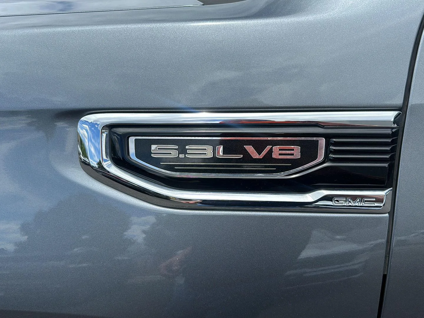 Used 2021 Satin Steel Metallic GMC SLT image 10