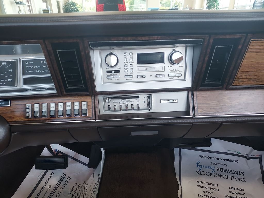 Used 1983 White Chrysler  image 21