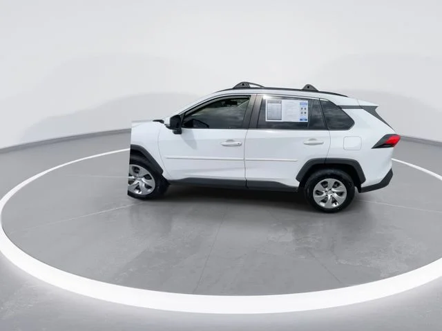 Used 2020 White Toyota LE image 6