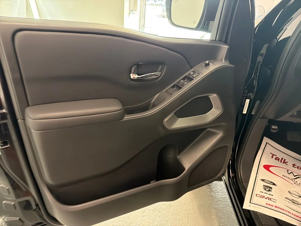New 2027 Super Black Nissan Crew Cab SV image 13