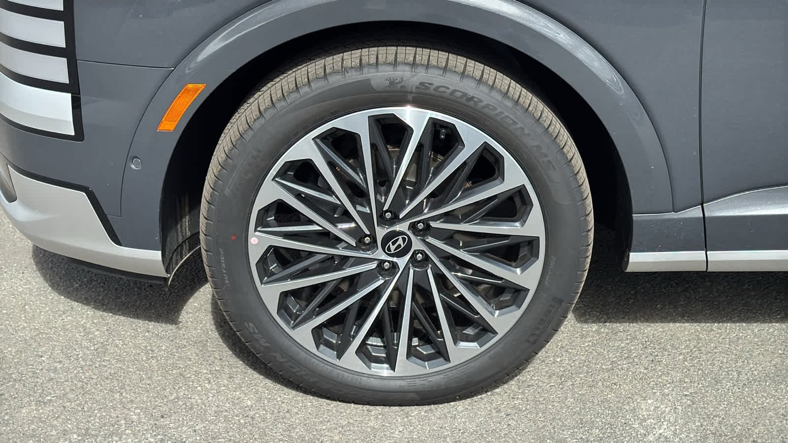 New 2026 Ecotronic Gray Pearl Hyundai Calligraphy AWD image 9