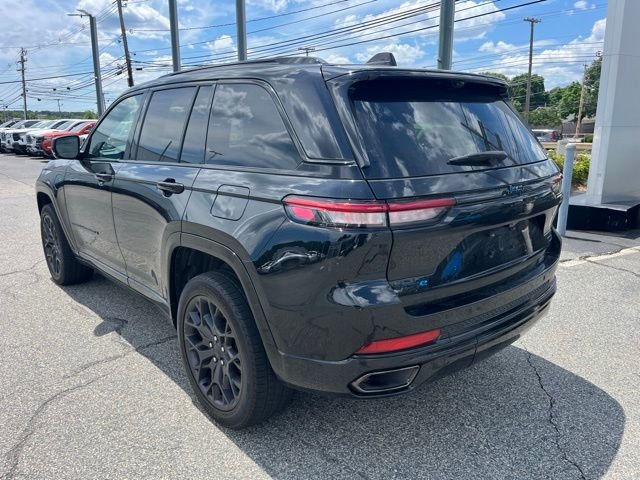 Used 2023 Diamond Black Jeep Summit Reserve 4xe image 5