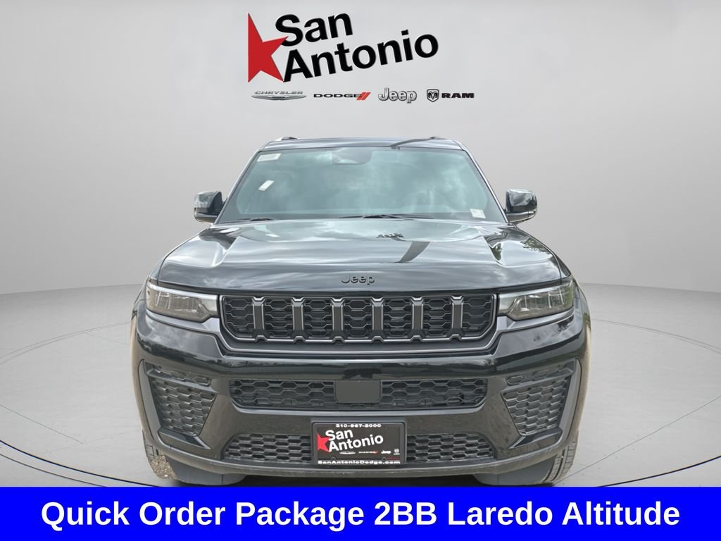 New 2026 Diamond Black Crystal Pearl-Coat Exterior Paint Jeep Altitude image 3