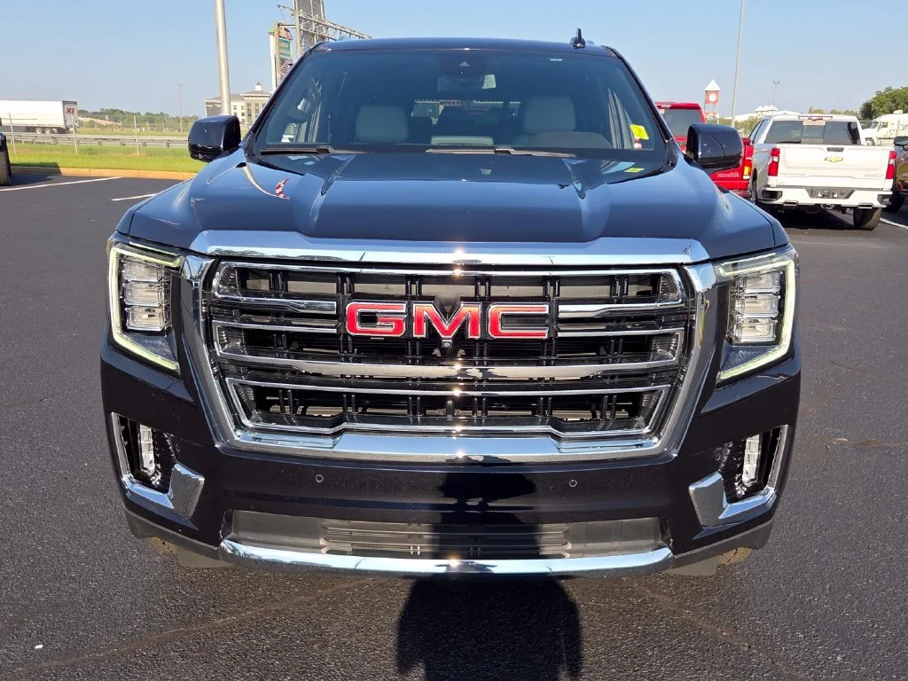 Used 2023 MIDNIGHT BLUE METALLIC GMC SLT image 2