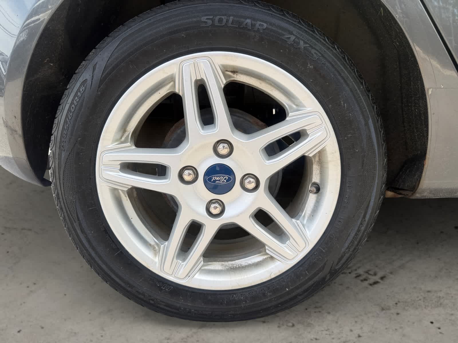 Used 2019 Magnetic Metallic Ford SE image 9