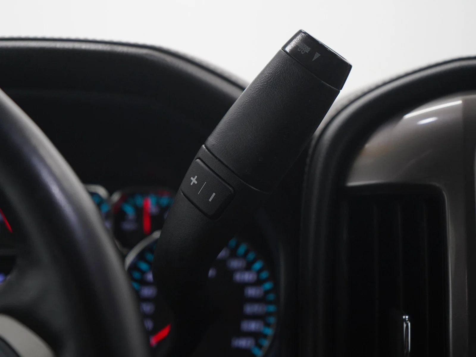 Used 2018 GRAPHITE METALLIC Chevrolet High Country image 19