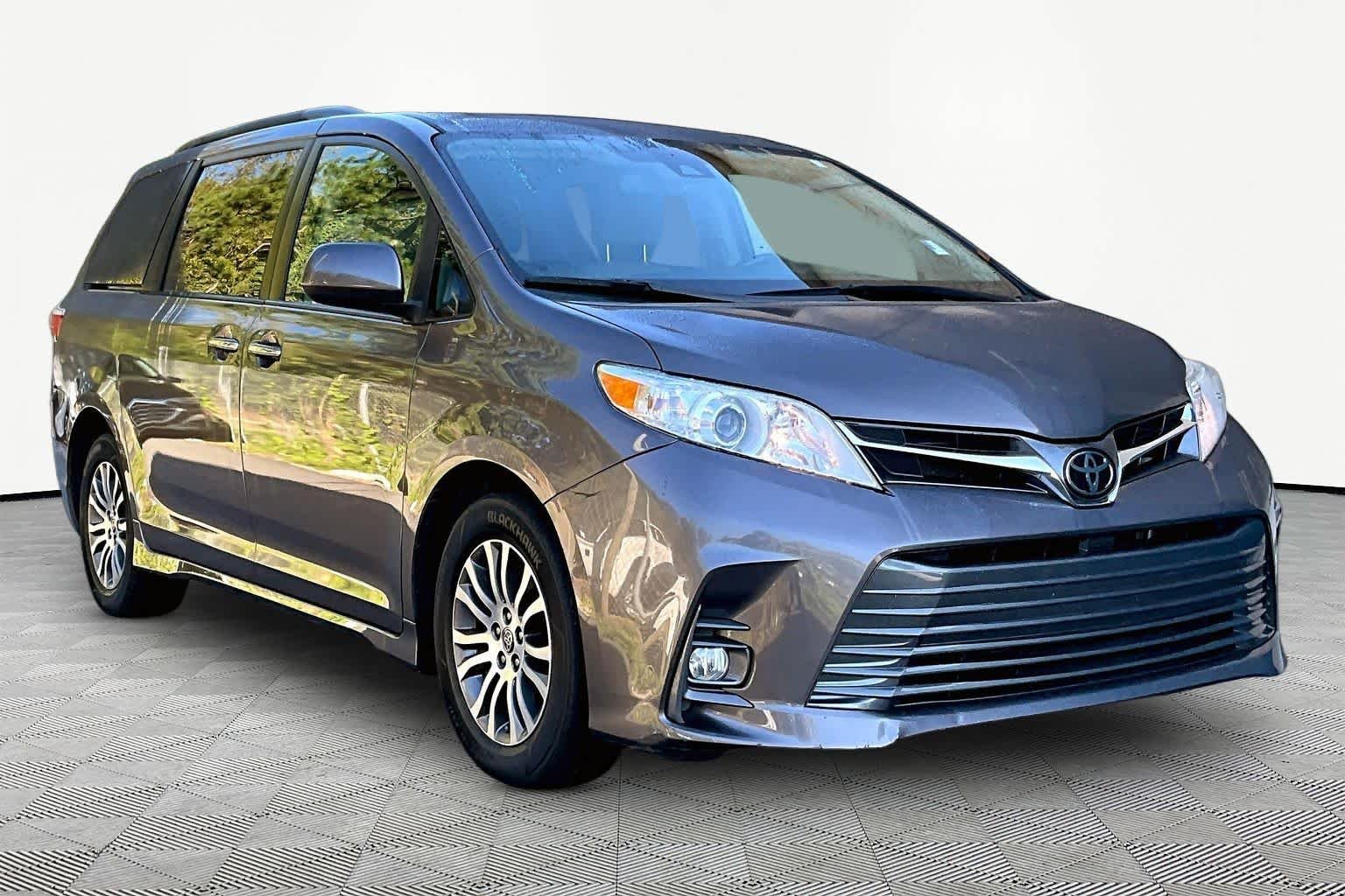 Used 2020 Predawn Gray Mica Toyota XLE image 3