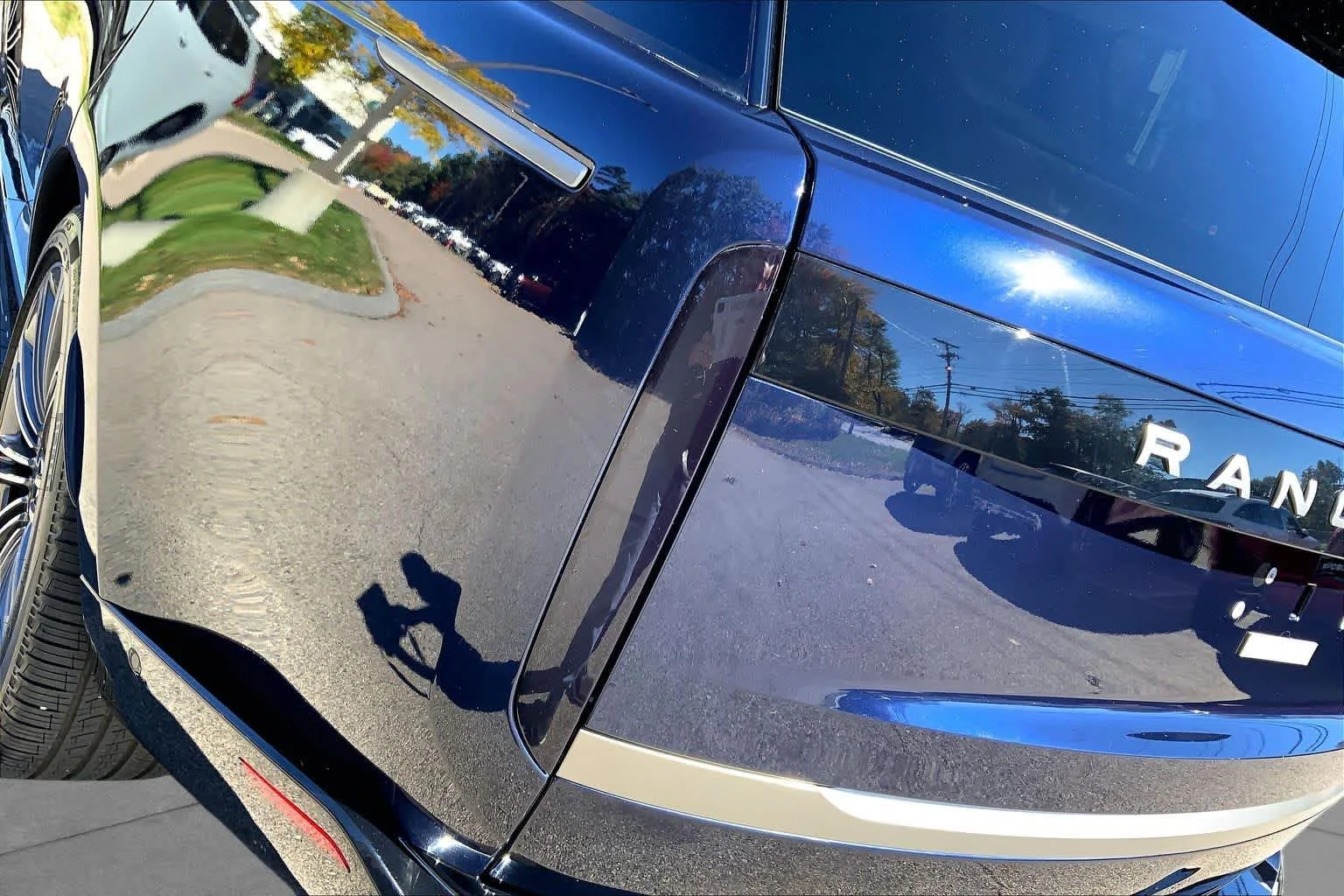 Used 2023 Portofino Blue Metallic Land Rover SE image 26