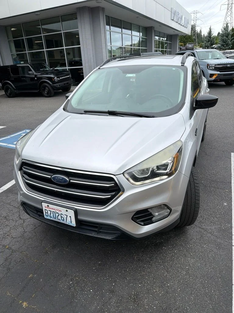 Used 2018 Ingot Silver Metallic Ford SE image 1