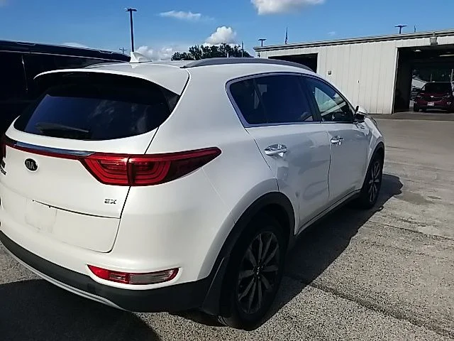 Used 2018 White Kia EX image 23