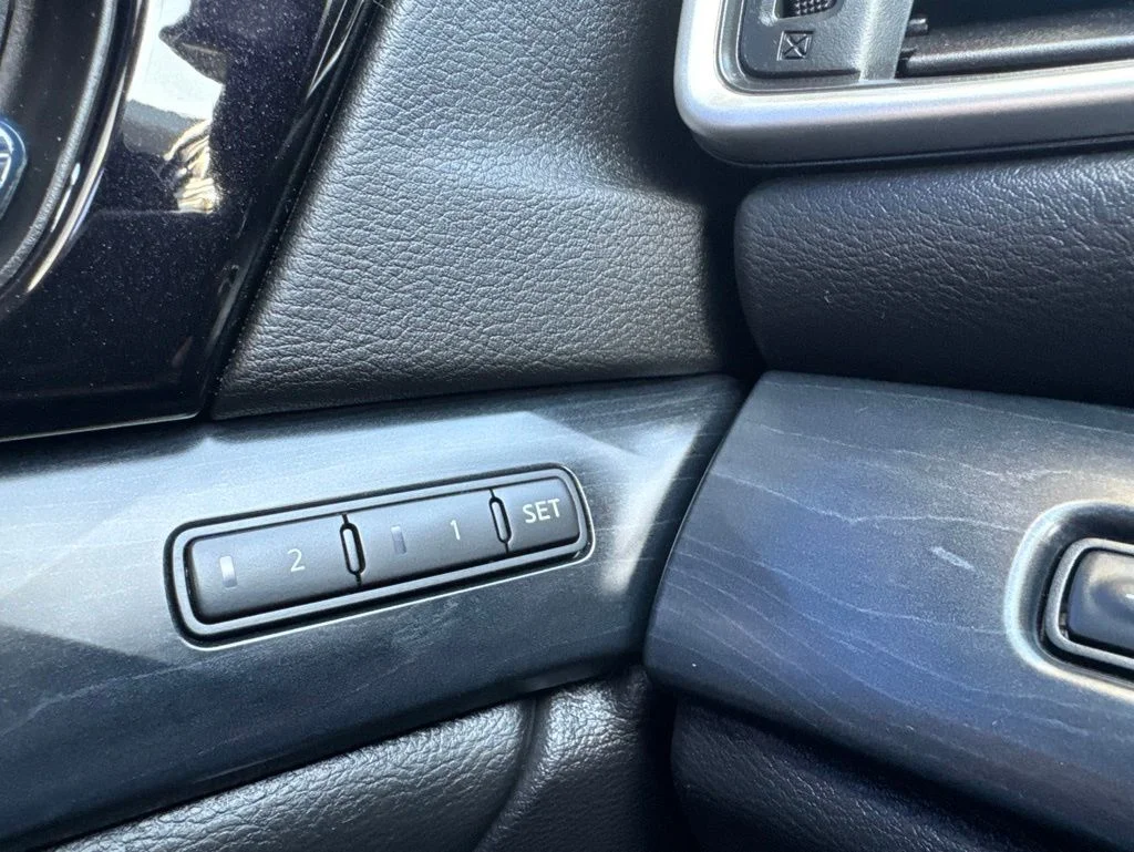 Used 2022 Scarlet Ember Nissan Platinum image 22