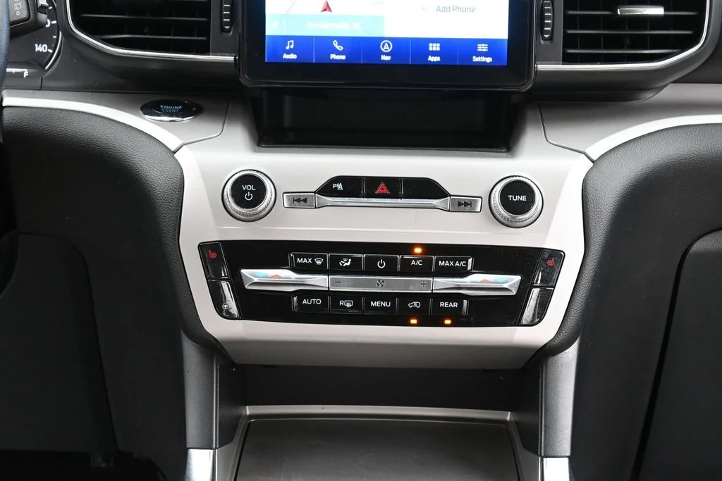 Used 2023 Oxford White Ford XLT image 18