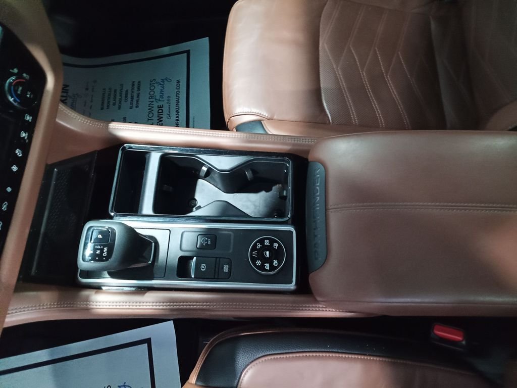 Used 2022 Black Nissan Platinum image 5