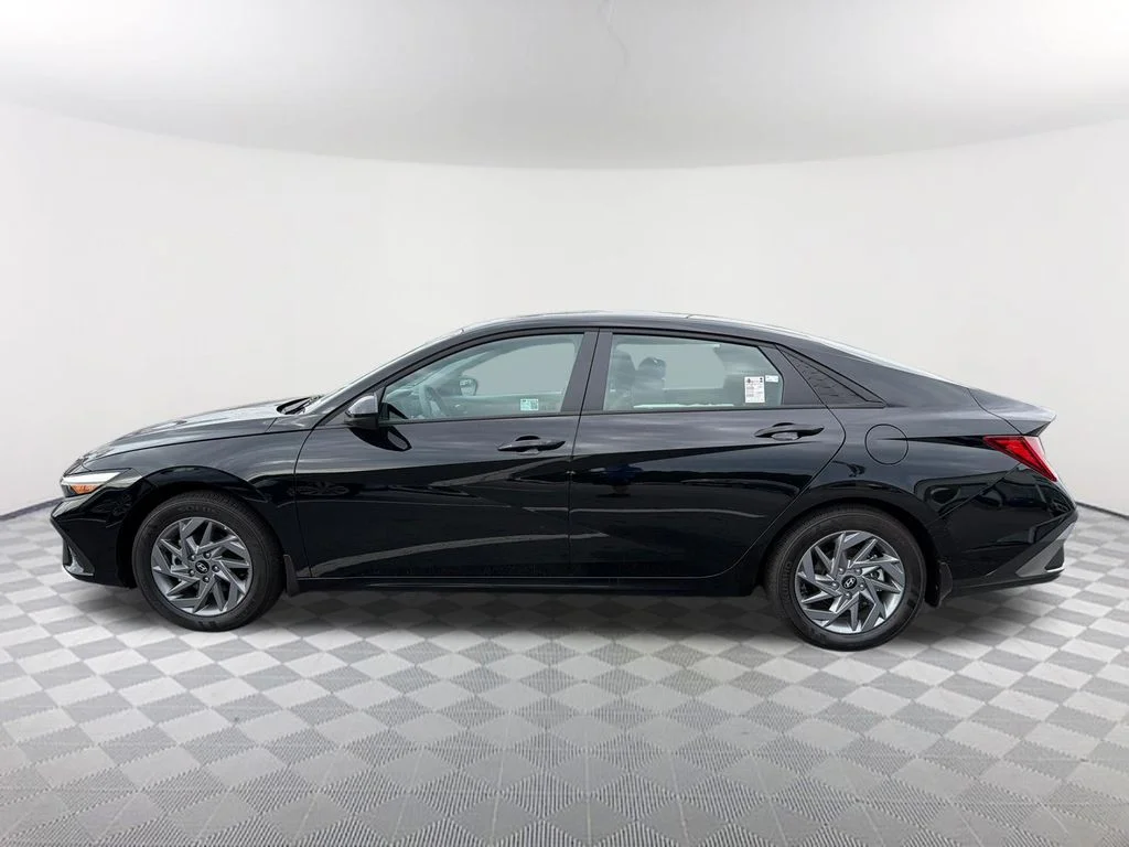 Used 2026 Black Hyundai Blue image 8