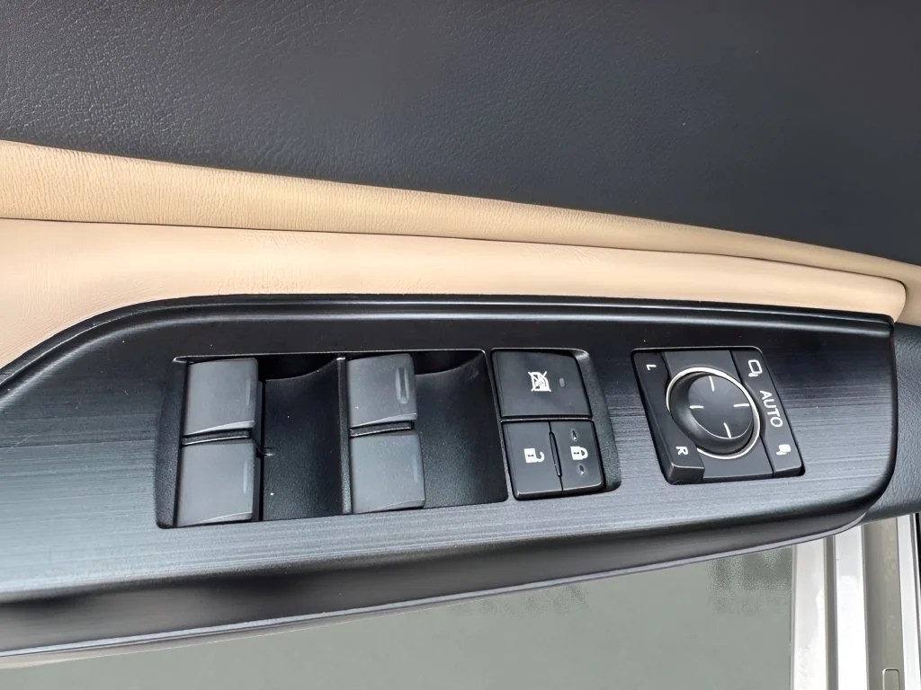 Used 2020 Silver Lexus 350 image 25