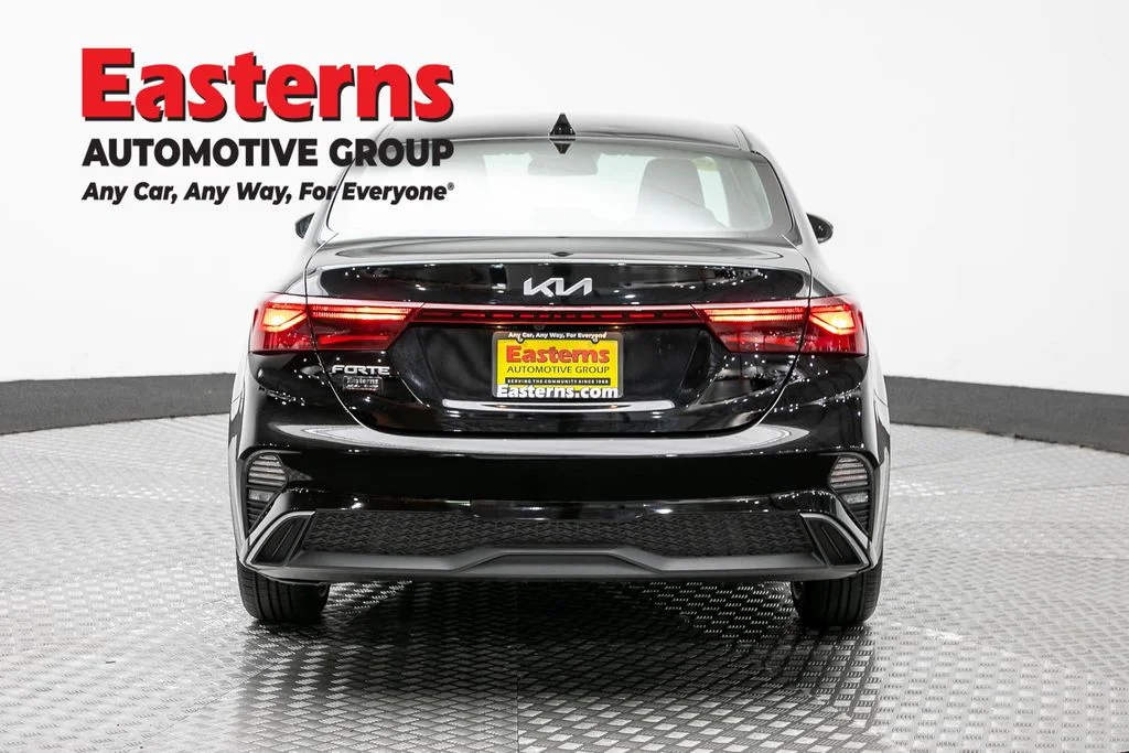Used 2023 Black Kia LXS image 6