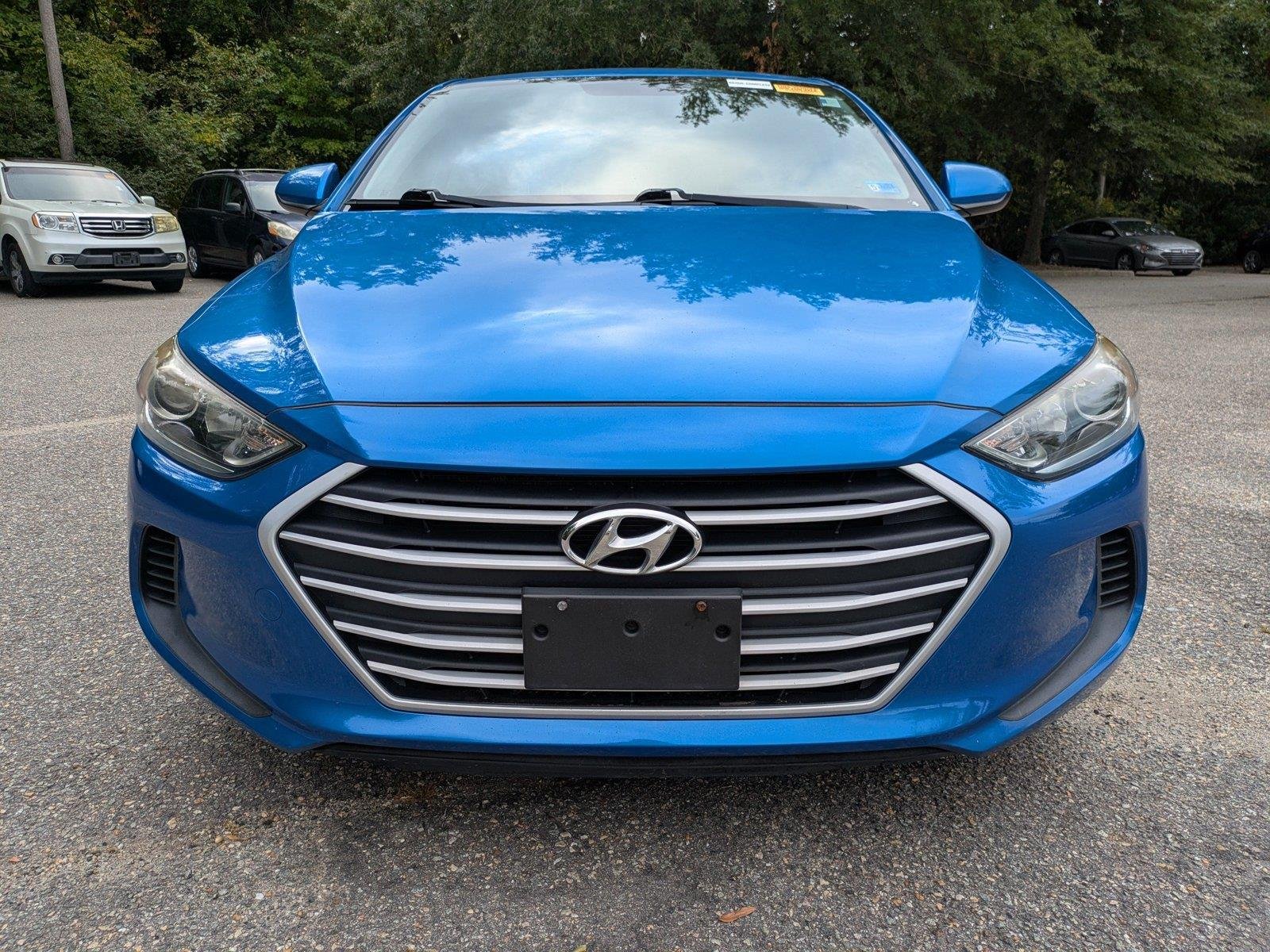 Used 2017 Electric Blue Hyundai SE image 9