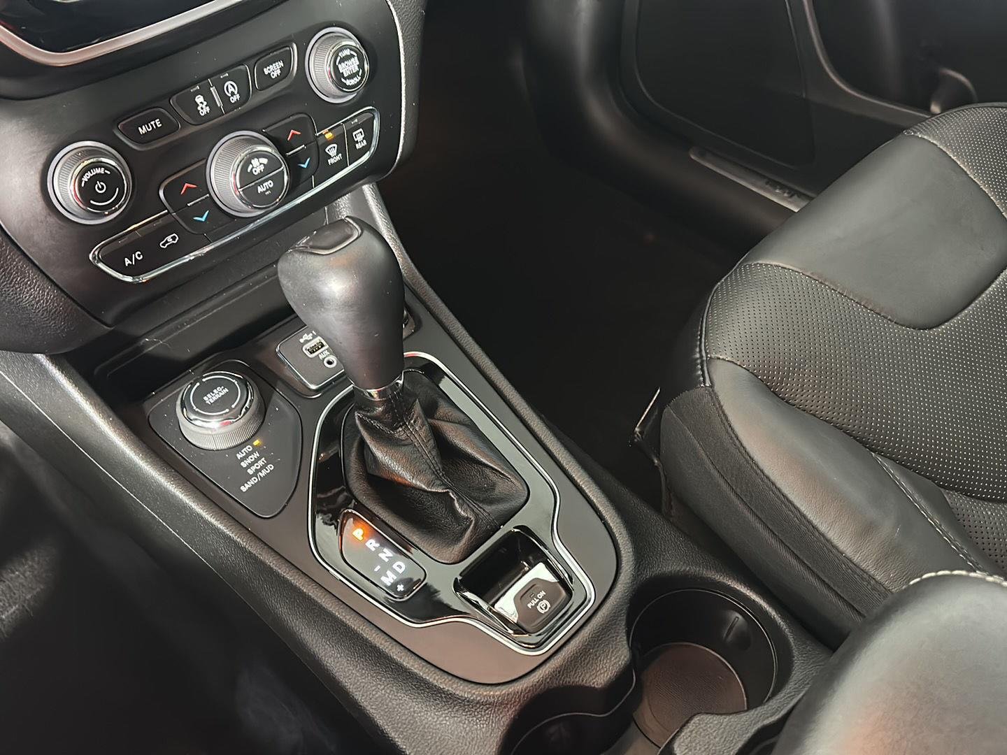 Used 2021 Sting-Gray Clearcoat Jeep Limited image 26