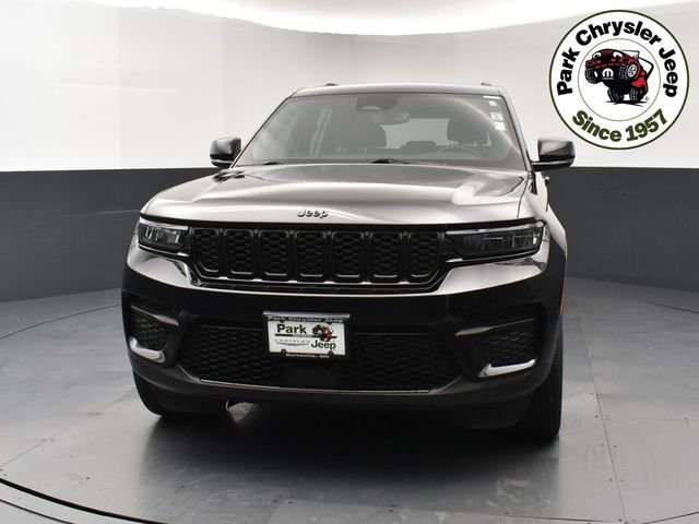 Used 2023 Jeep Grand Cherokee Altitude with VIN 1C4RJHAG4PC521939 for sale in Burnsville, Minnesota
