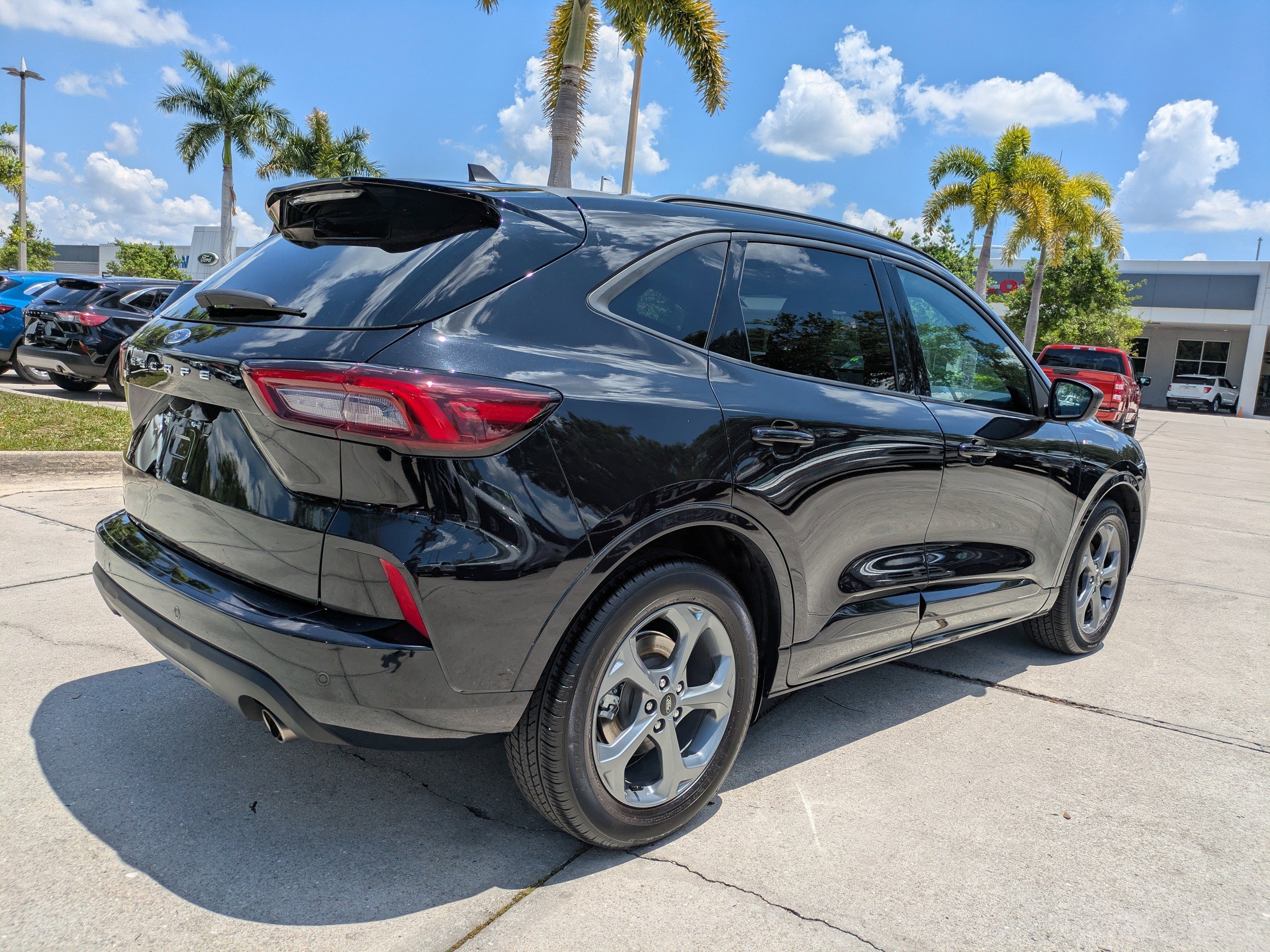 Used 2023 Agate Black Metallic Ford ST-Line image 4