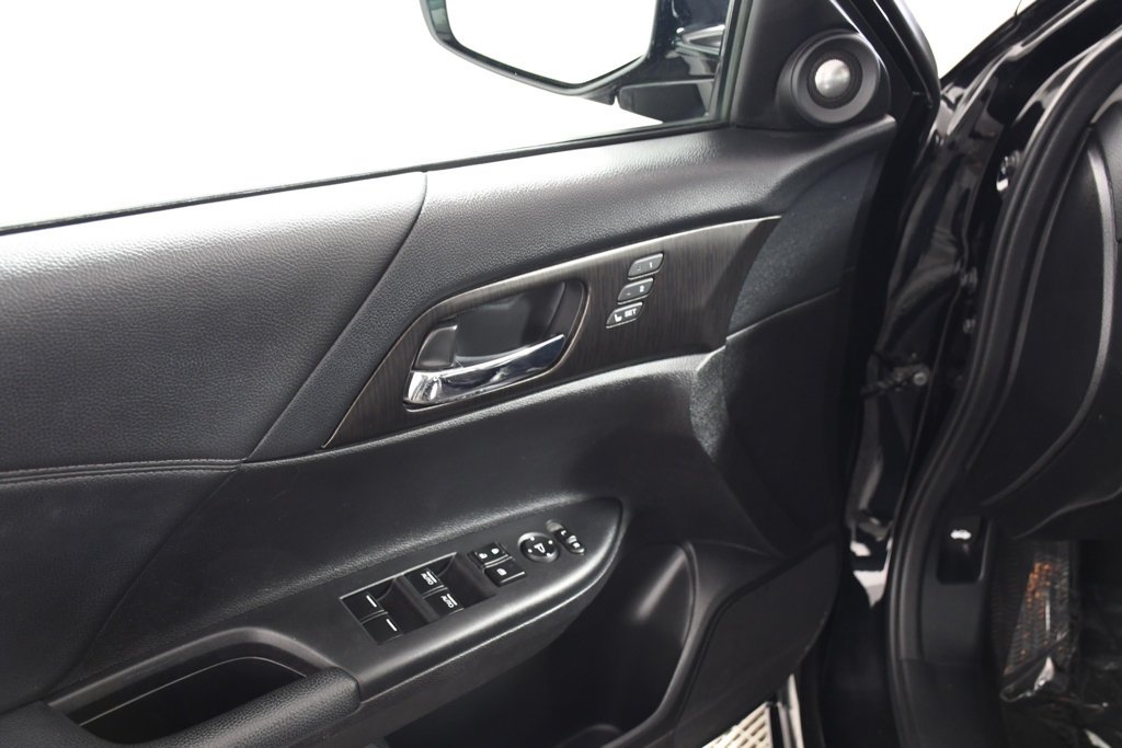 Used 2015 Crystal Black Pearl Honda EX-L image 15