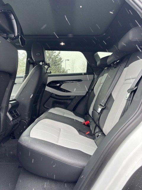 New 2026 Fuji White LAND ROVER Dynamic SE image 11
