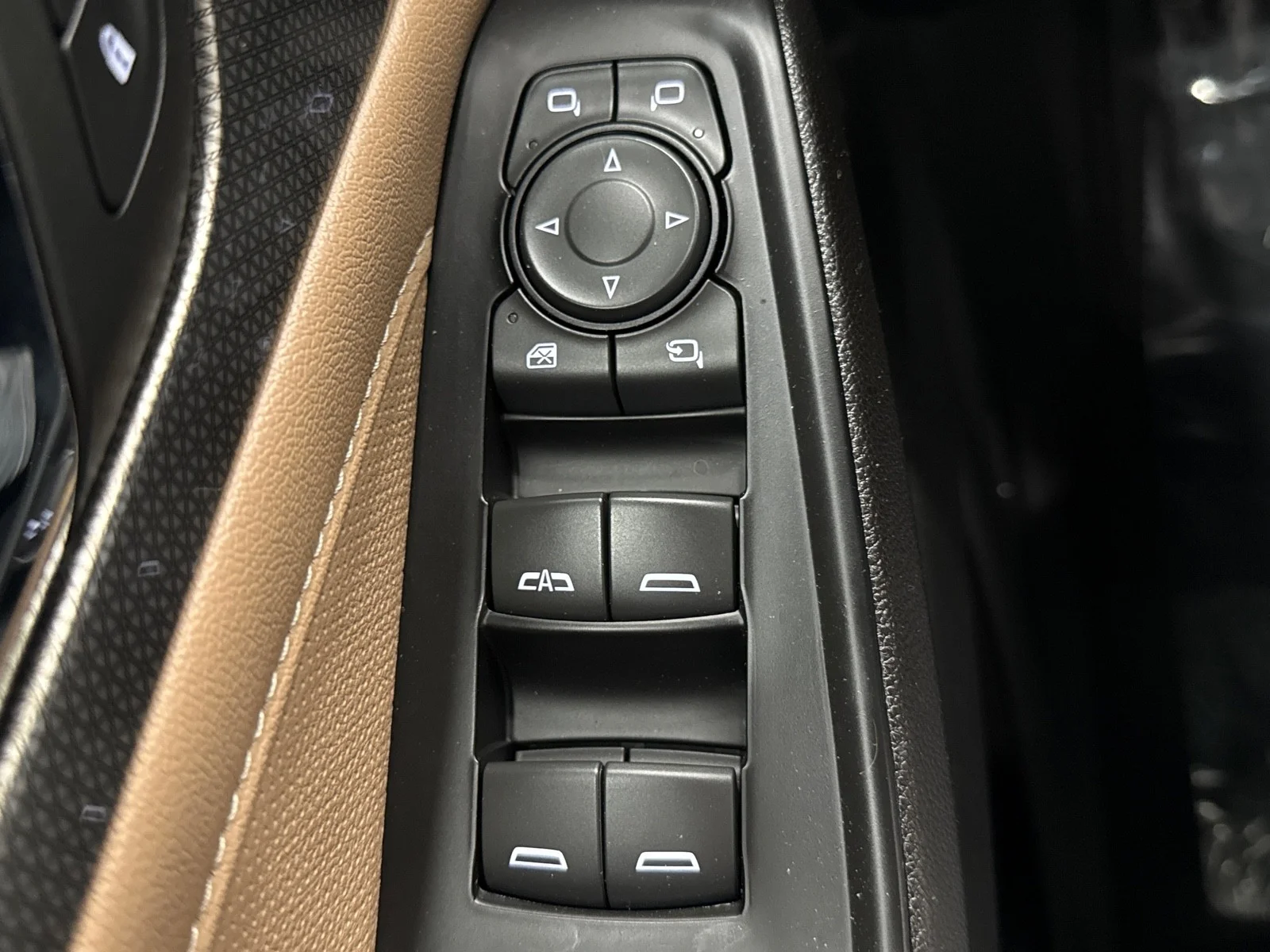 Used 2023 Iridescent Pearl Tricoat Chevrolet Premier FWD image 32