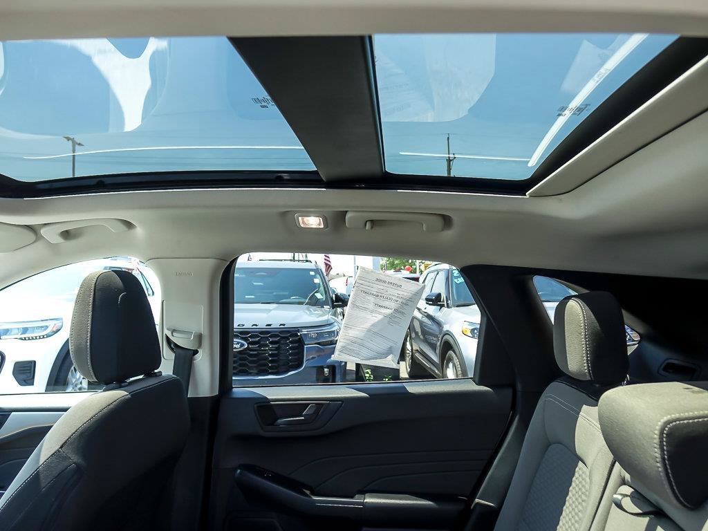 Used 2022 White Metallic Ford SE Hybrid image 16